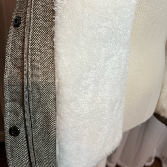 Women’s Banana Republic Vest With Hood Sz. L - Picture 6 of 6